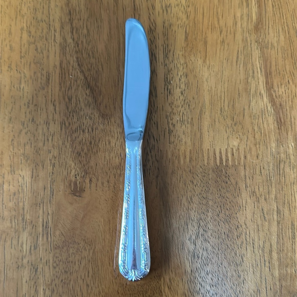 Vintage butter serving knife. Silver plated handle. Small  7x3/4 Taiwan WT